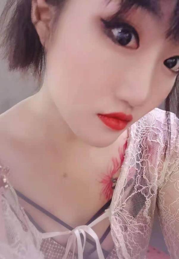 年纪小嫩出水的妹子